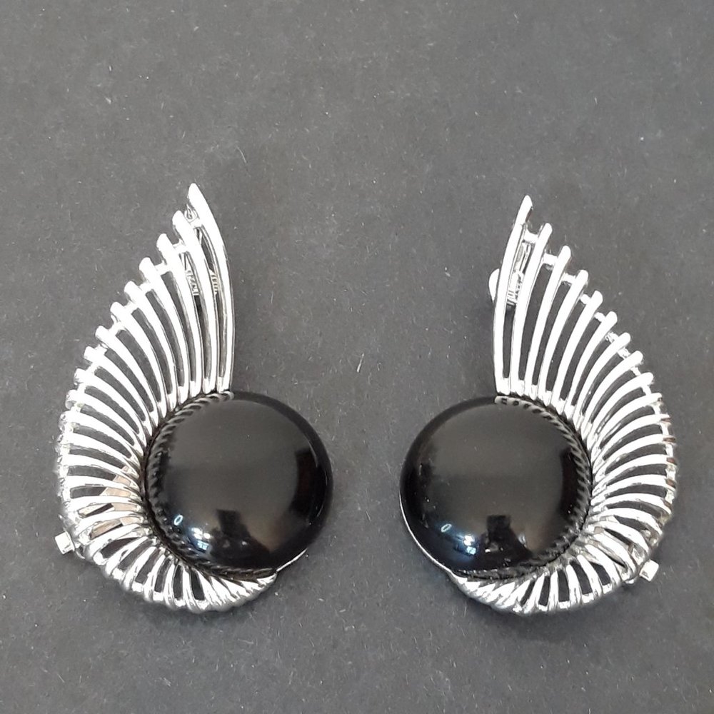 1950s Sarah Coventry Ear Cuff Signed "Jet Flight" Silver Tone Black Earrings